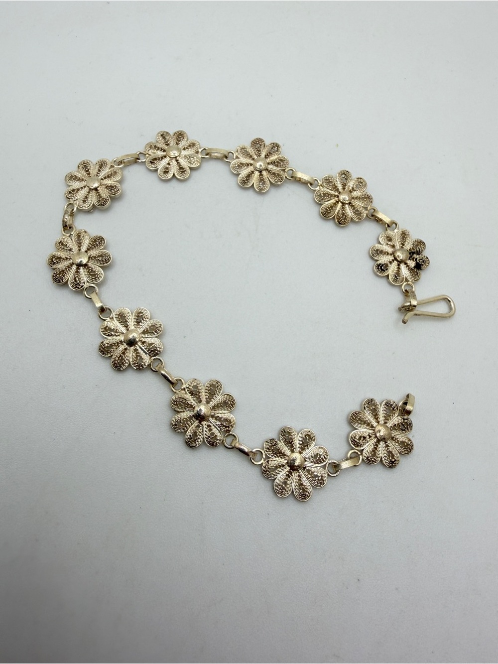 ~7.5" Vintage Sterling Silver Floral Filagree bracelet w/ hook clasp!